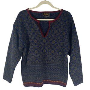 Oleana Norwegian Wool Sweater Size S V Neck snowflake design